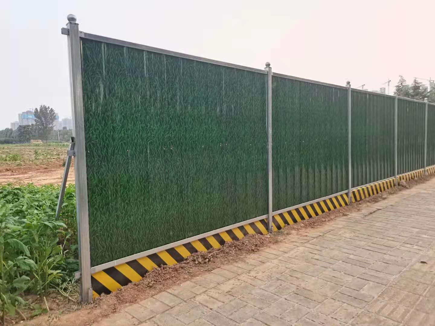 洛陽(yáng)市洛龍區古城路安裝彩鋼圍擋