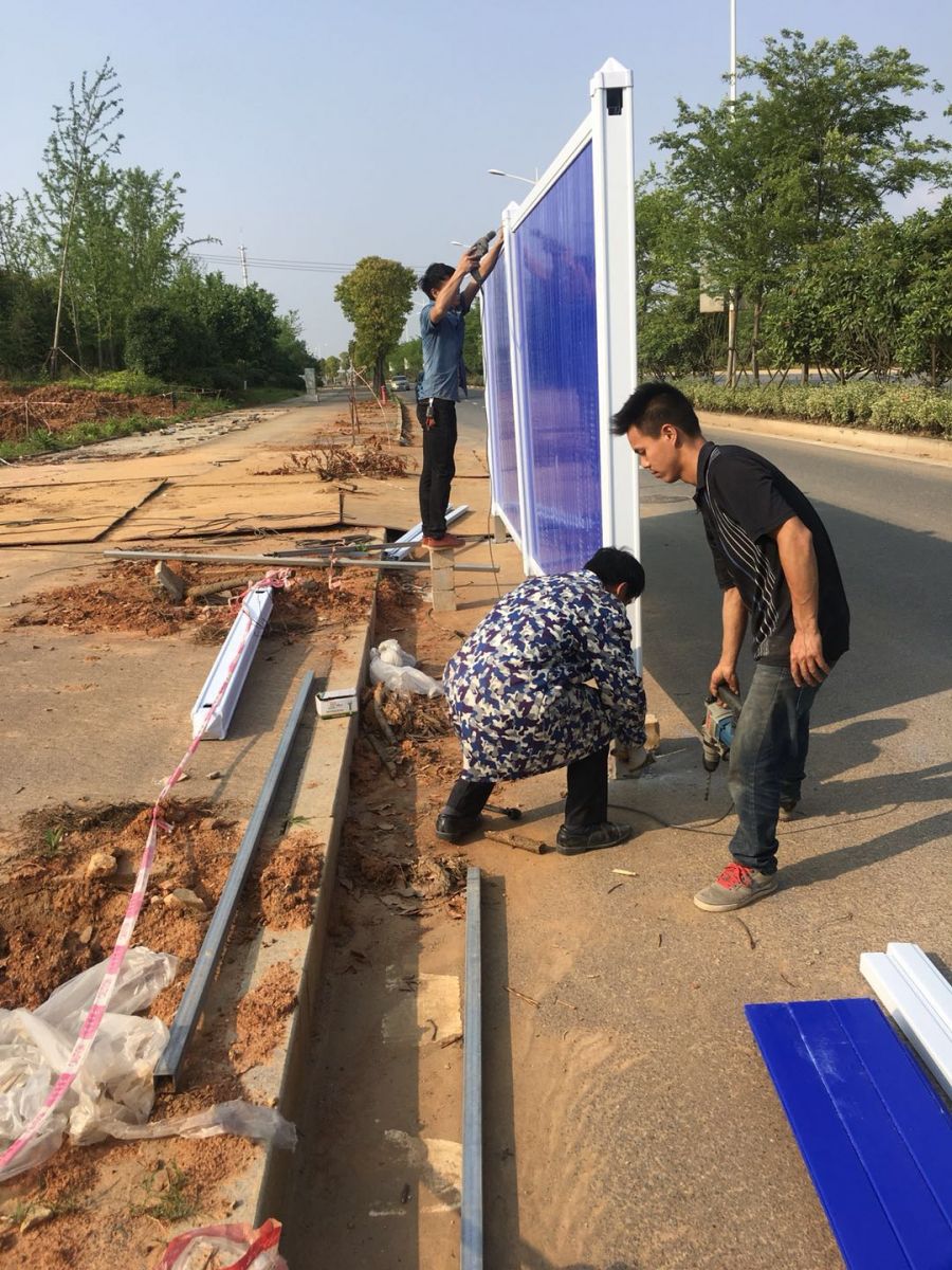 湖南長(cháng)沙銀杉路與北津城路安裝pvc圍擋