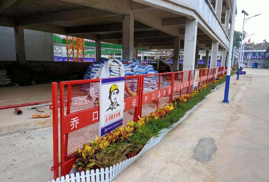 洛陽(yáng)隋唐遺址地鐵站臨邊基坑護欄網(wǎng)安裝